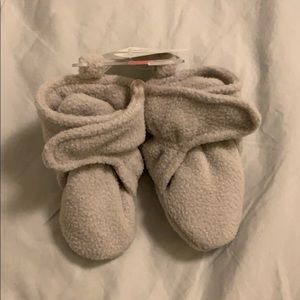 NWT, 0-6 month velcro booties with grips